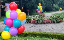 Balony z helem na imprezę plenerową.