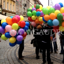 Balony z helem do rozdawania przechodniom.