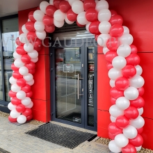 Łuk balonowy na otwarcie restauracji KFC.